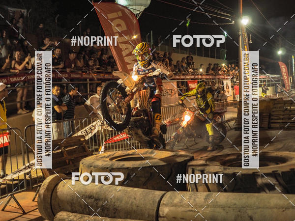 Buy your photos of the eventNight Track 2019 on Fotop