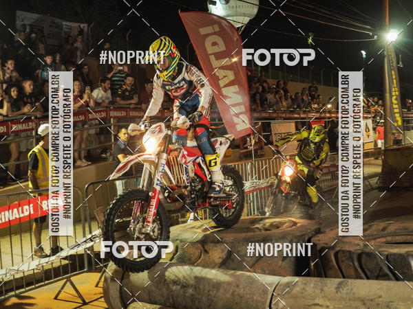 Buy your photos of the eventNight Track 2019 on Fotop