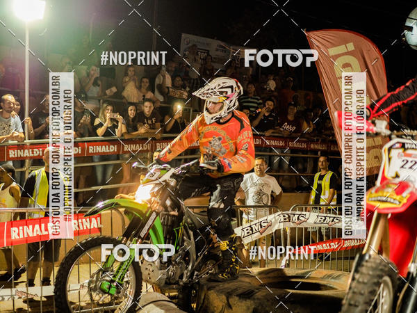 Buy your photos of the eventNight Track 2019 on Fotop