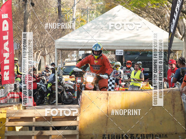 Buy your photos of the eventNight Track 2019 on Fotop