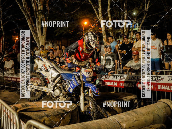 Buy your photos of the eventNight Track 2019 on Fotop