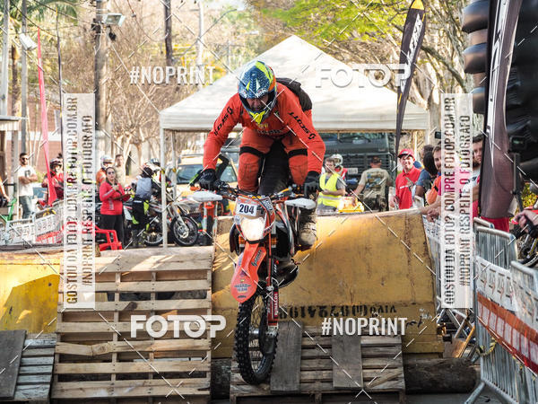 Buy your photos of the eventNight Track 2019 on Fotop