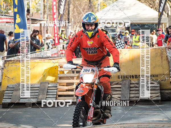 Buy your photos of the eventNight Track 2019 on Fotop