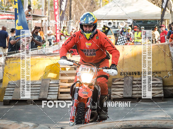 Buy your photos of the eventNight Track 2019 on Fotop