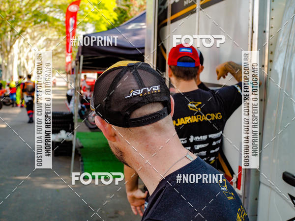 Buy your photos of the eventNight Track 2019 on Fotop