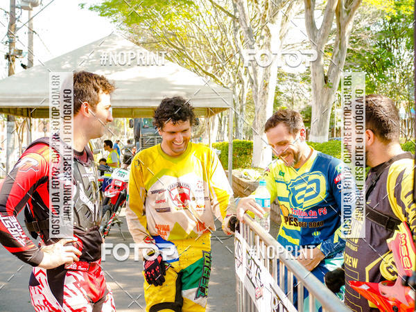 Buy your photos of the eventNight Track 2019 on Fotop