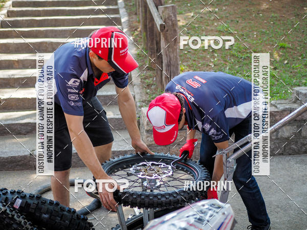 Buy your photos of the eventNight Track 2019 on Fotop