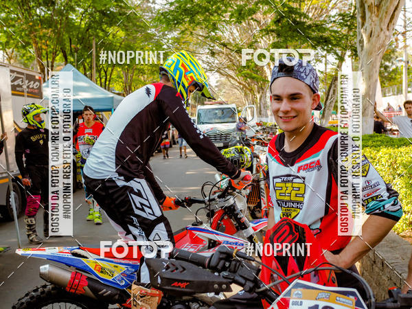 Buy your photos of the eventNight Track 2019 on Fotop