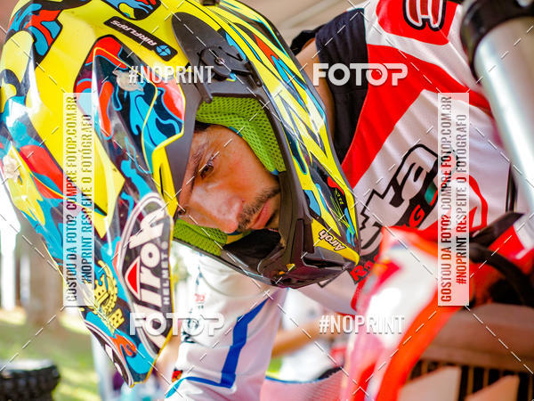 Buy your photos of the eventNight Track 2019 on Fotop