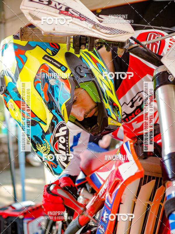 Buy your photos of the eventNight Track 2019 on Fotop