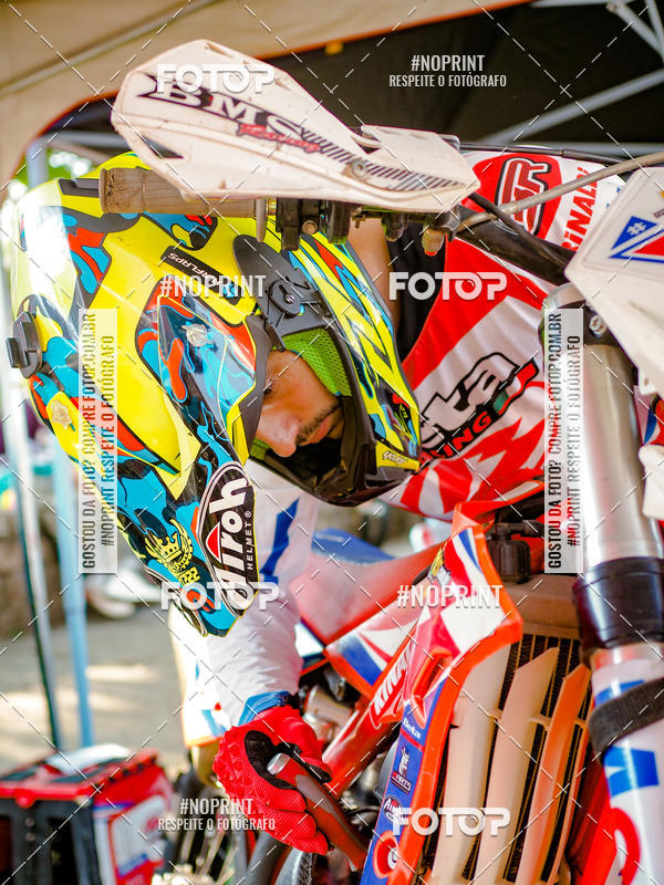 Buy your photos of the eventNight Track 2019 on Fotop