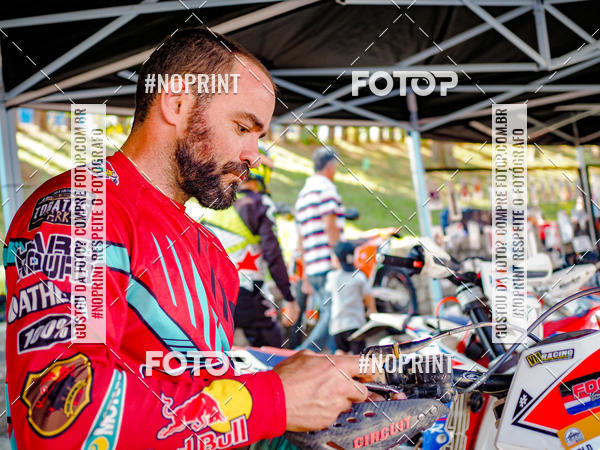 Buy your photos of the eventNight Track 2019 on Fotop