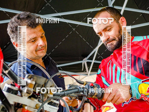 Buy your photos of the eventNight Track 2019 on Fotop