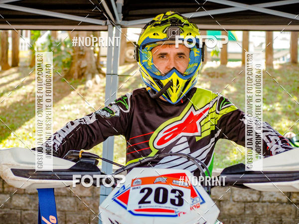 Buy your photos of the eventNight Track 2019 on Fotop