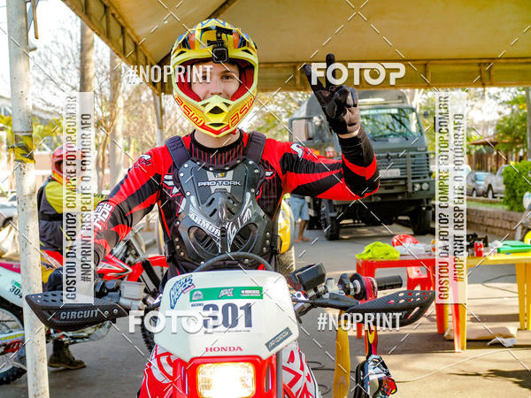 Buy your photos of the eventNight Track 2019 on Fotop