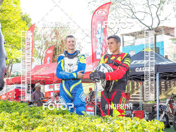 Buy your photos of the eventNight Track 2019 on Fotop