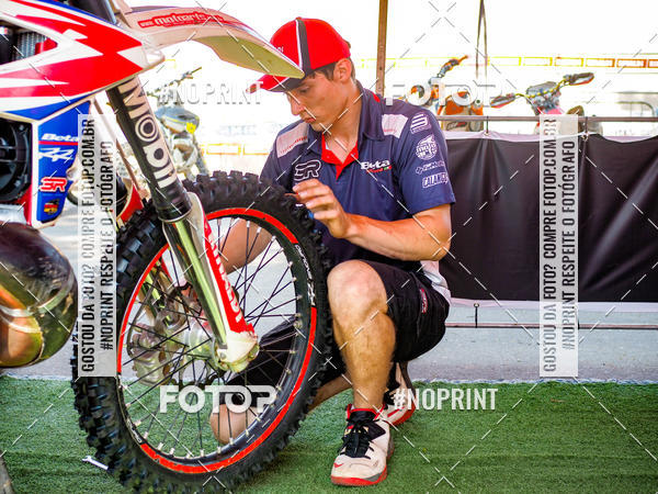 Buy your photos of the eventNight Track 2019 on Fotop