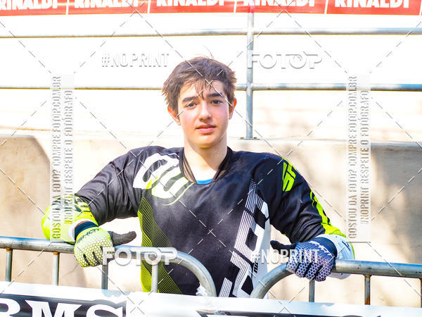 Buy your photos of the eventNight Track 2019 on Fotop