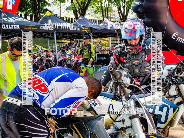 Buy your photos of the eventNight Track 2019 on Fotop