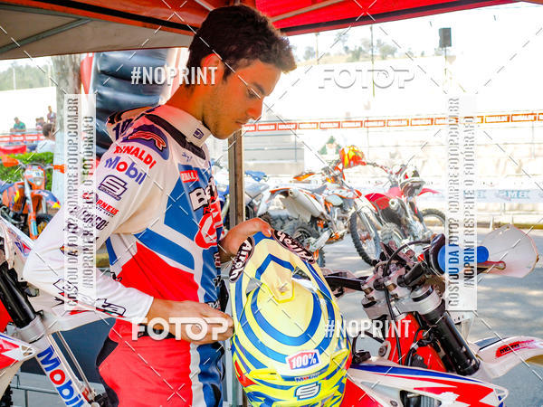 Buy your photos of the eventNight Track 2019 on Fotop