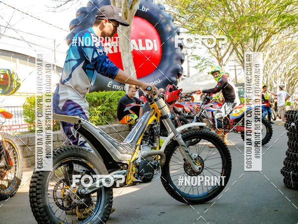 Buy your photos of the eventNight Track 2019 on Fotop