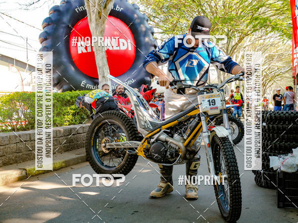 Buy your photos of the eventNight Track 2019 on Fotop