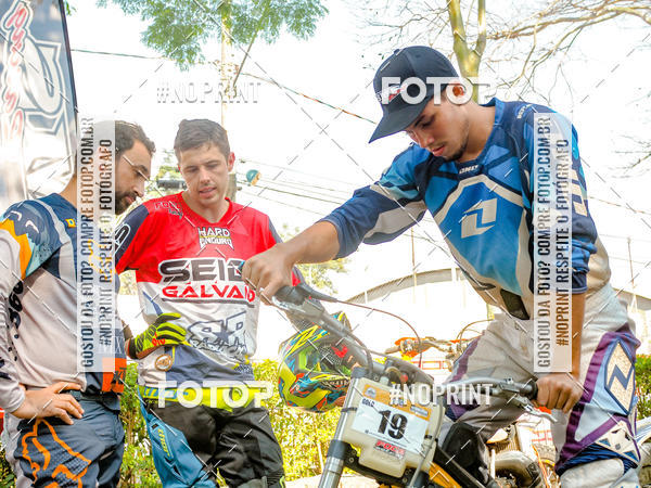 Buy your photos of the eventNight Track 2019 on Fotop