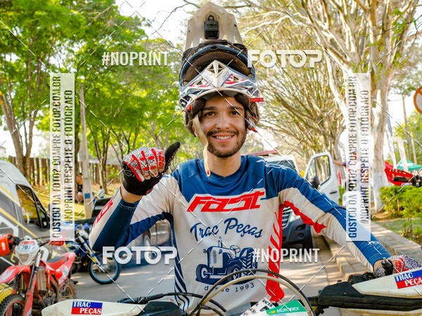 Buy your photos of the eventNight Track 2019 on Fotop