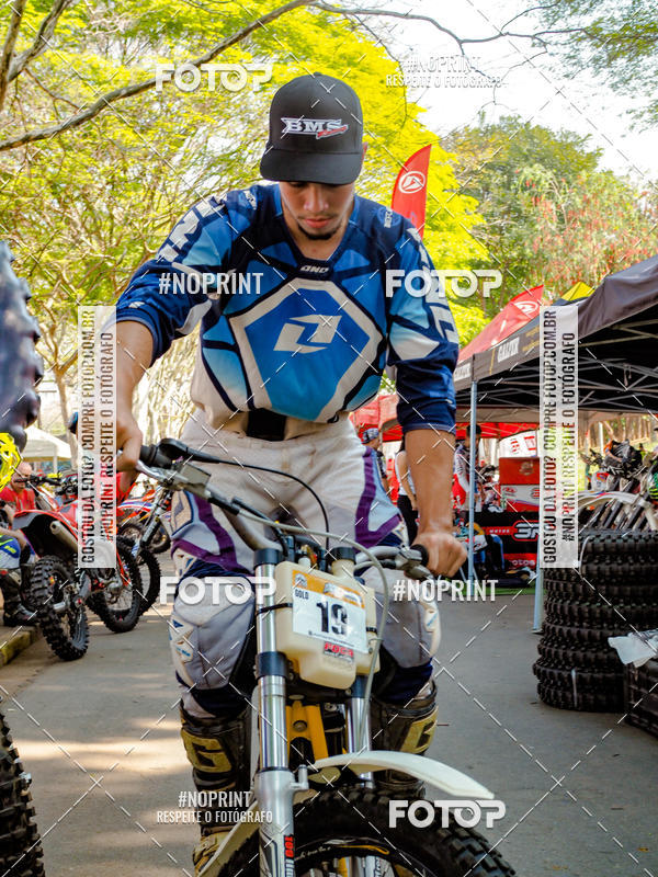 Buy your photos of the eventNight Track 2019 on Fotop