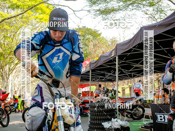 Buy your photos of the eventNight Track 2019 on Fotop