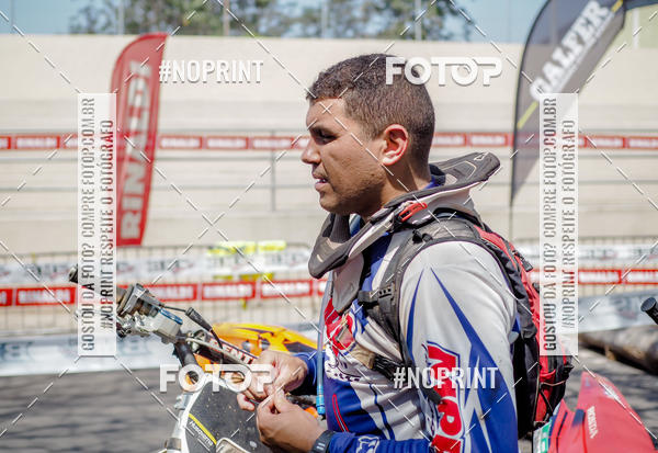 Buy your photos of the eventNight Track 2019 on Fotop