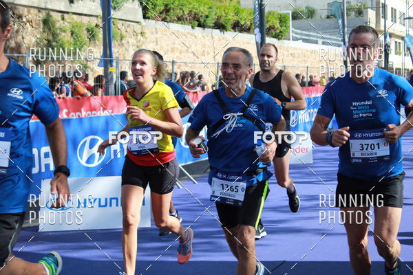 Buy your photos of the eventMeia Maratona Porto 2019 on Fotop