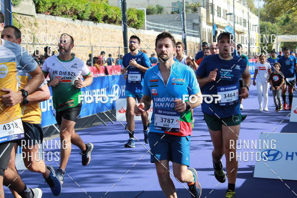 Buy your photos of the eventMeia Maratona Porto 2019 on Fotop