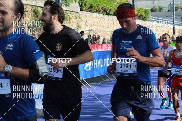 Buy your photos of the eventMeia Maratona Porto 2019 on Fotop