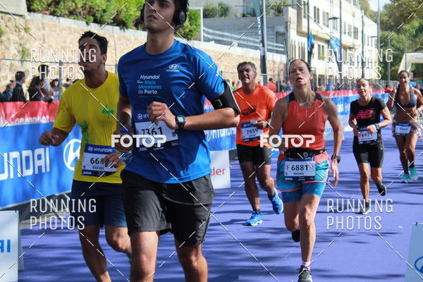 Buy your photos of the eventMeia Maratona Porto 2019 on Fotop
