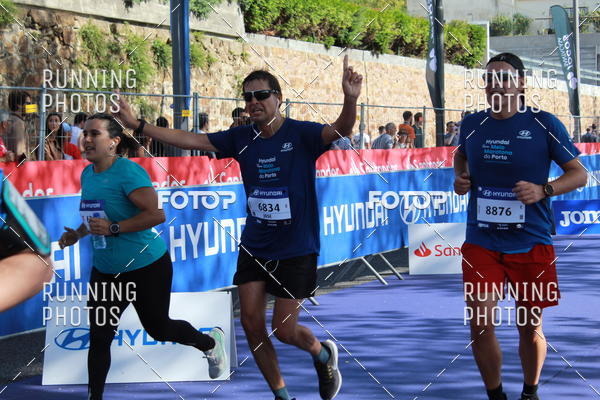 Buy your photos of the eventMeia Maratona Porto 2019 on Fotop