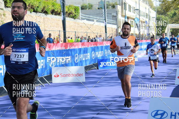 Buy your photos of the eventMeia Maratona Porto 2019 on Fotop