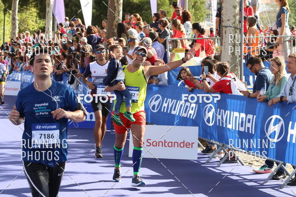 Buy your photos of the eventMeia Maratona Porto 2019 on Fotop