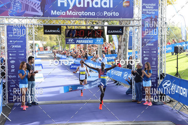 Buy your photos of the eventMeia Maratona Porto 2019 on Fotop