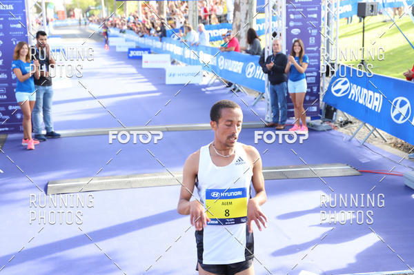 Buy your photos of the eventMeia Maratona Porto 2019 on Fotop