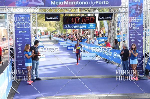 Buy your photos of the eventMeia Maratona Porto 2019 on Fotop
