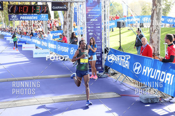 Buy your photos of the eventMeia Maratona Porto 2019 on Fotop