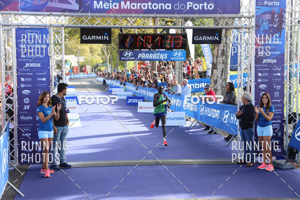 Buy your photos of the eventMeia Maratona Porto 2019 on Fotop
