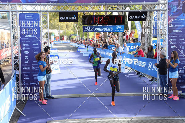 Buy your photos of the eventMeia Maratona Porto 2019 on Fotop