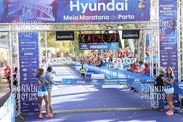 Buy your photos of the eventMeia Maratona Porto 2019 on Fotop
