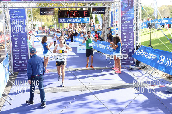 Buy your photos of the eventMeia Maratona Porto 2019 on Fotop