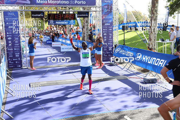 Buy your photos of the eventMeia Maratona Porto 2019 on Fotop