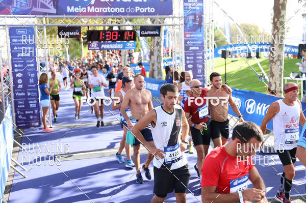 Buy your photos of the eventMeia Maratona Porto 2019 on Fotop