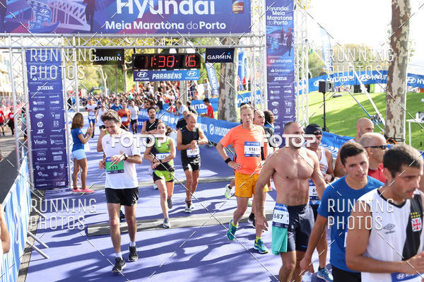Buy your photos of the eventMeia Maratona Porto 2019 on Fotop