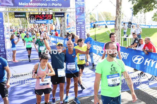 Buy your photos of the eventMeia Maratona Porto 2019 on Fotop